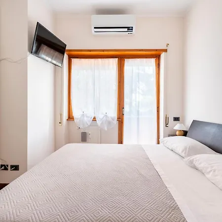 Eashome Eur Mostacciano Bilocale Adiacente Ifo * Рим